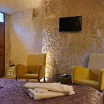 Hotel Emit Cave