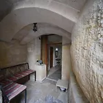 Hotel Emit Cave