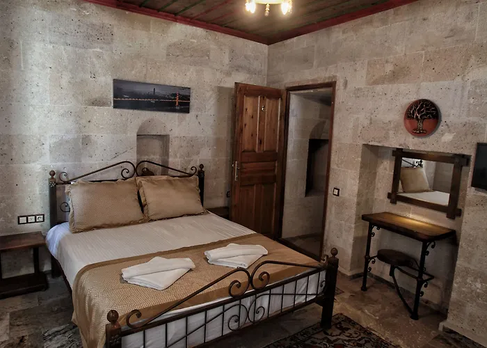 ホテル Emit Cave 2*